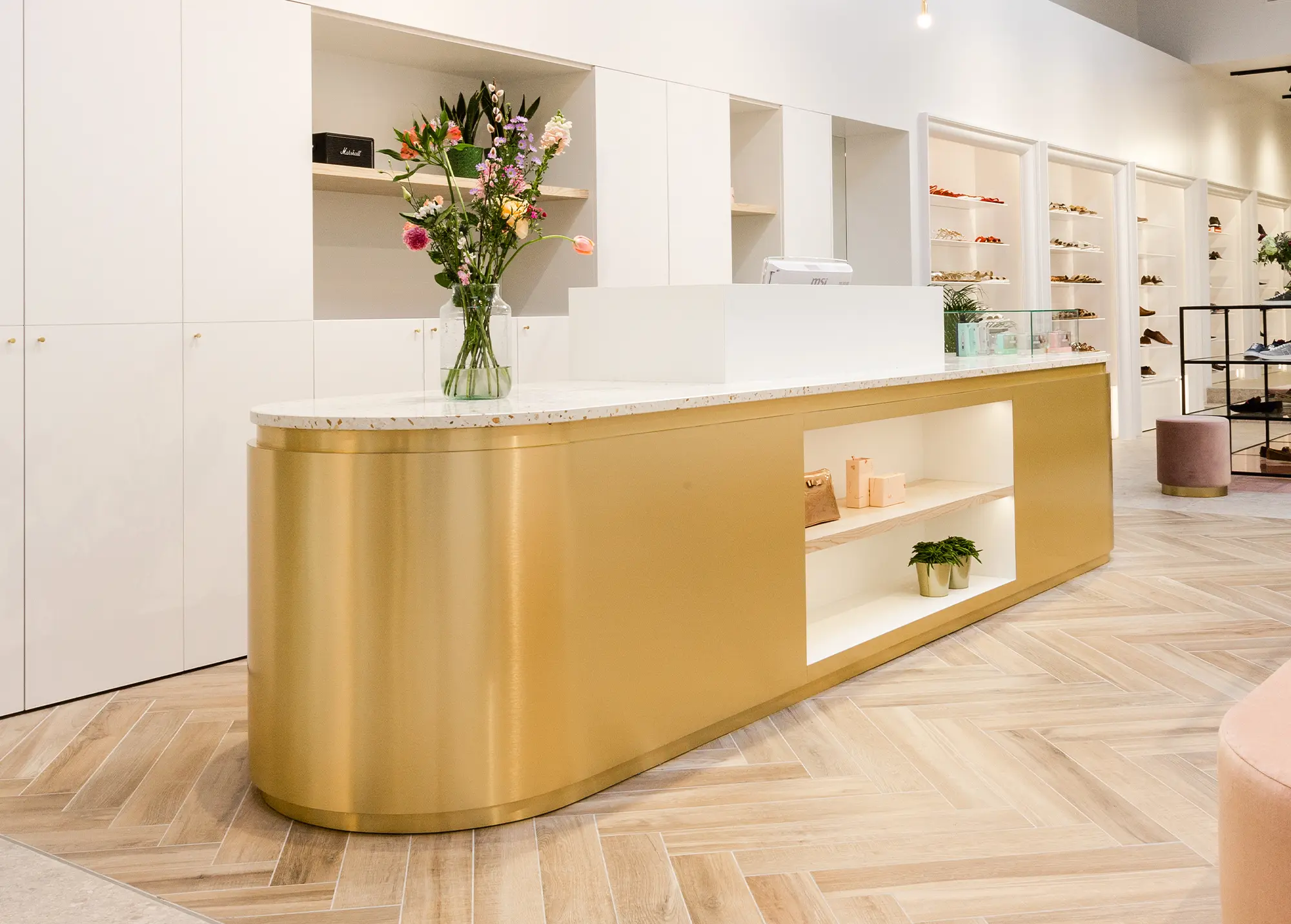 Retail interiors with Abet Laminati Metalli HPL 874