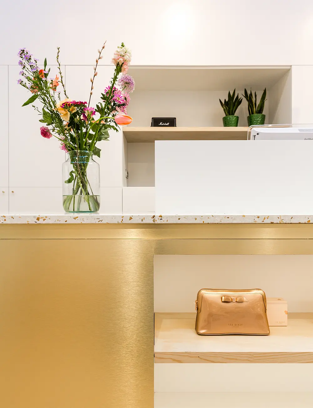 Retail interiors with Abet Laminati Metalli HPL 874
