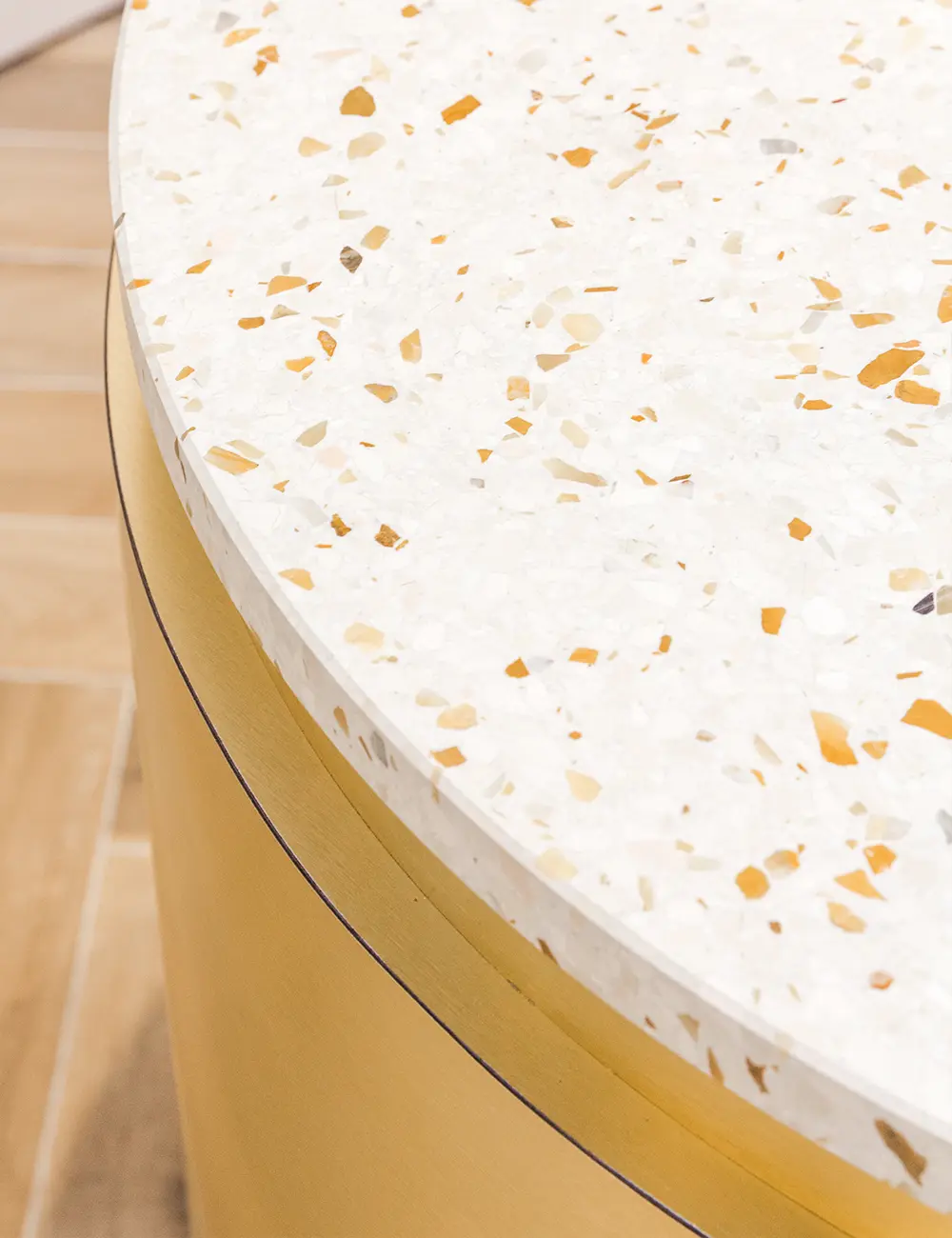 Retail interiors with Abet Laminati Metalli HPL 874